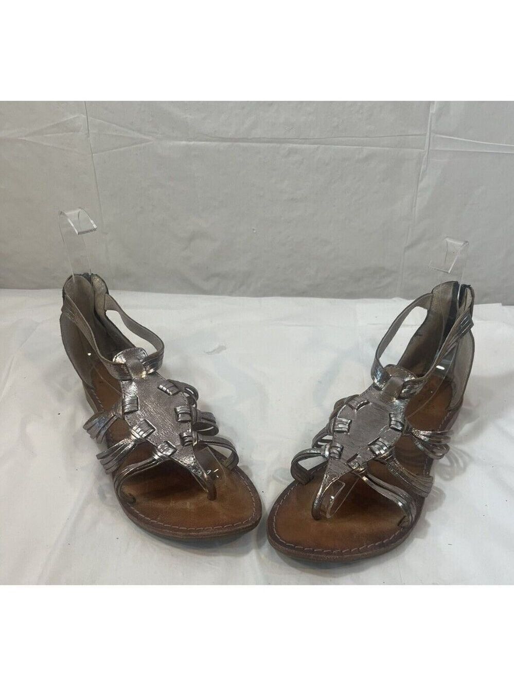 Seychelles  Metallic Leather Gladiator Flat Sandals Size 8